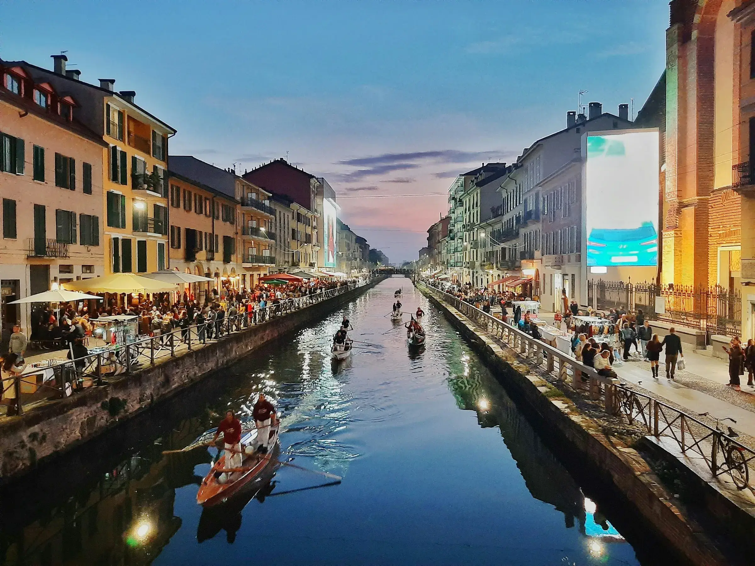 In barca sul Naviglio